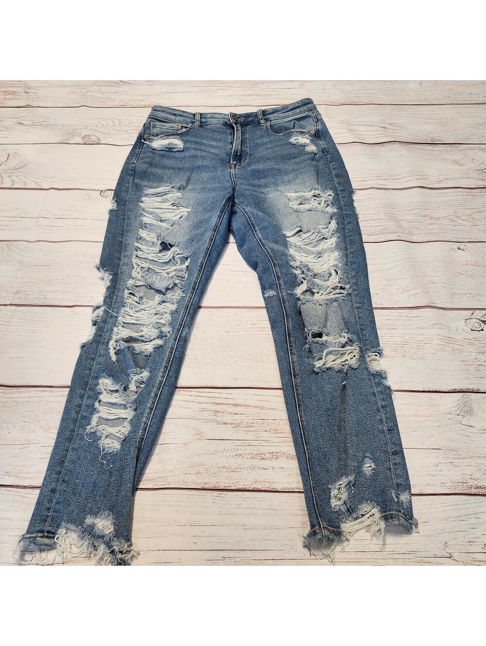 American Eagle Distressed Mom Jeans in Light Blue Size 10 Regular